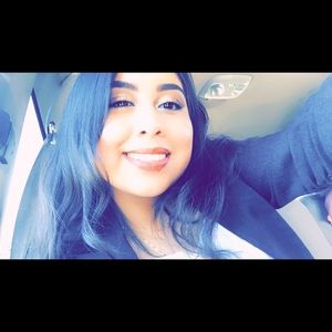 Meet your Posher, Violeta